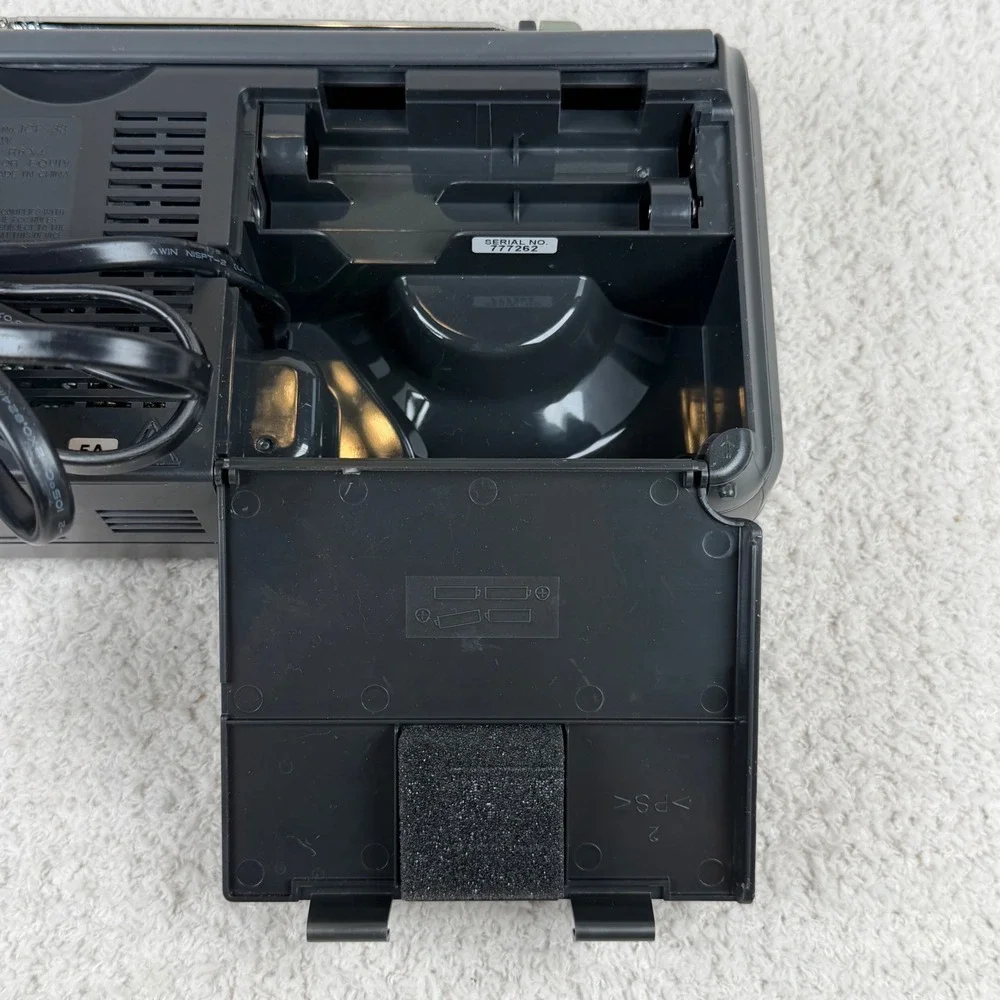 Sony Portable FM/AM 2 Band Radio ICF-38 Black Plug In Or Battery, Clean, Tested